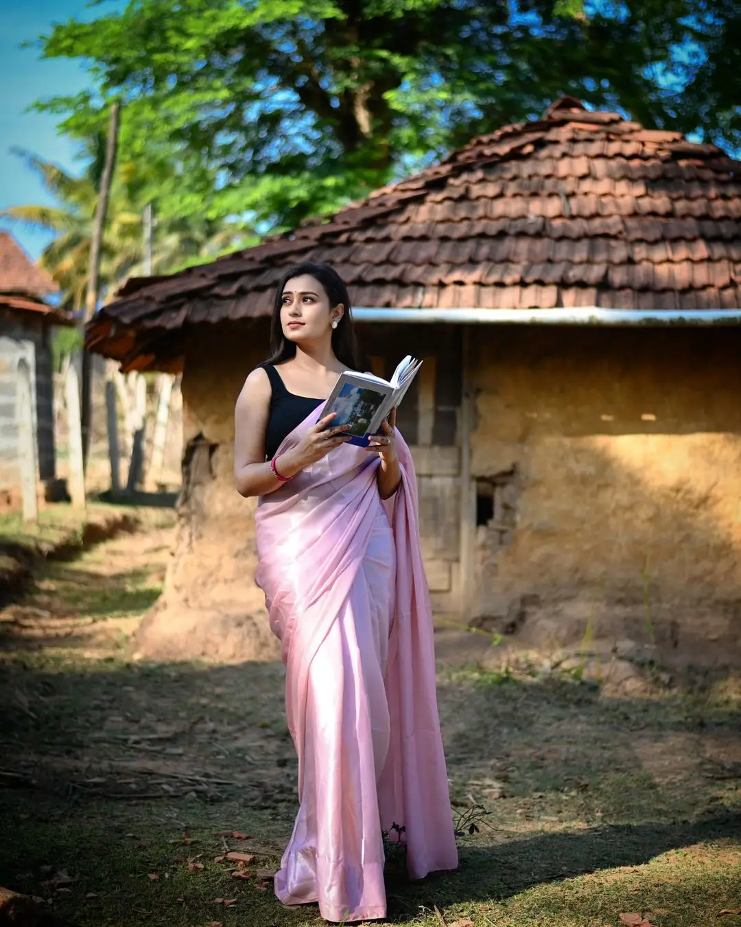 Telugu TV Actress Deepa Jagadeesh In Pink Saree Black Sleeveless Blouse